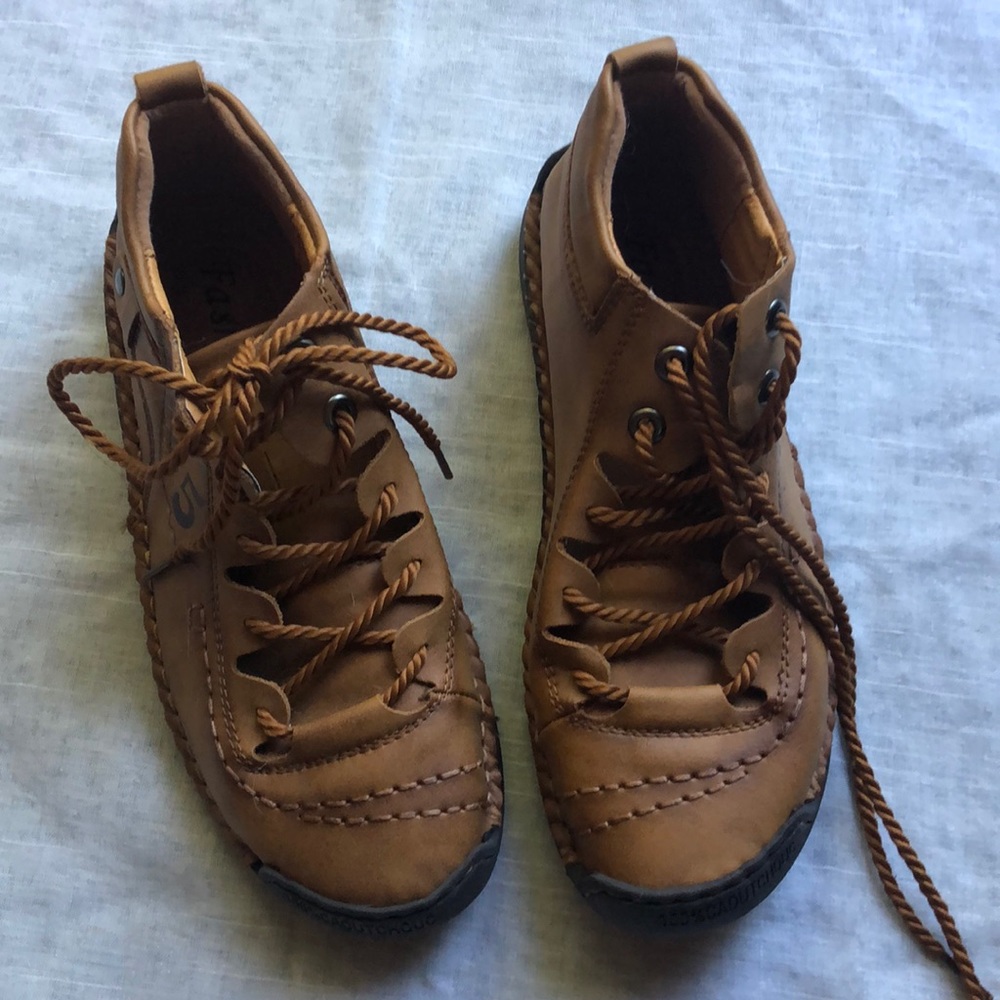 NWOT 5 Fashion 1978 Lace Up Shoes
